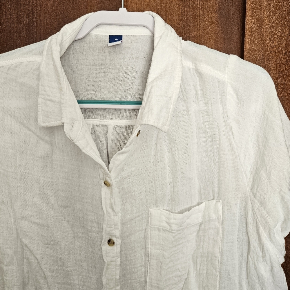 Old Navy White Short-Sleeve Gauze Button-Down Shirt - Picture 2 of 4